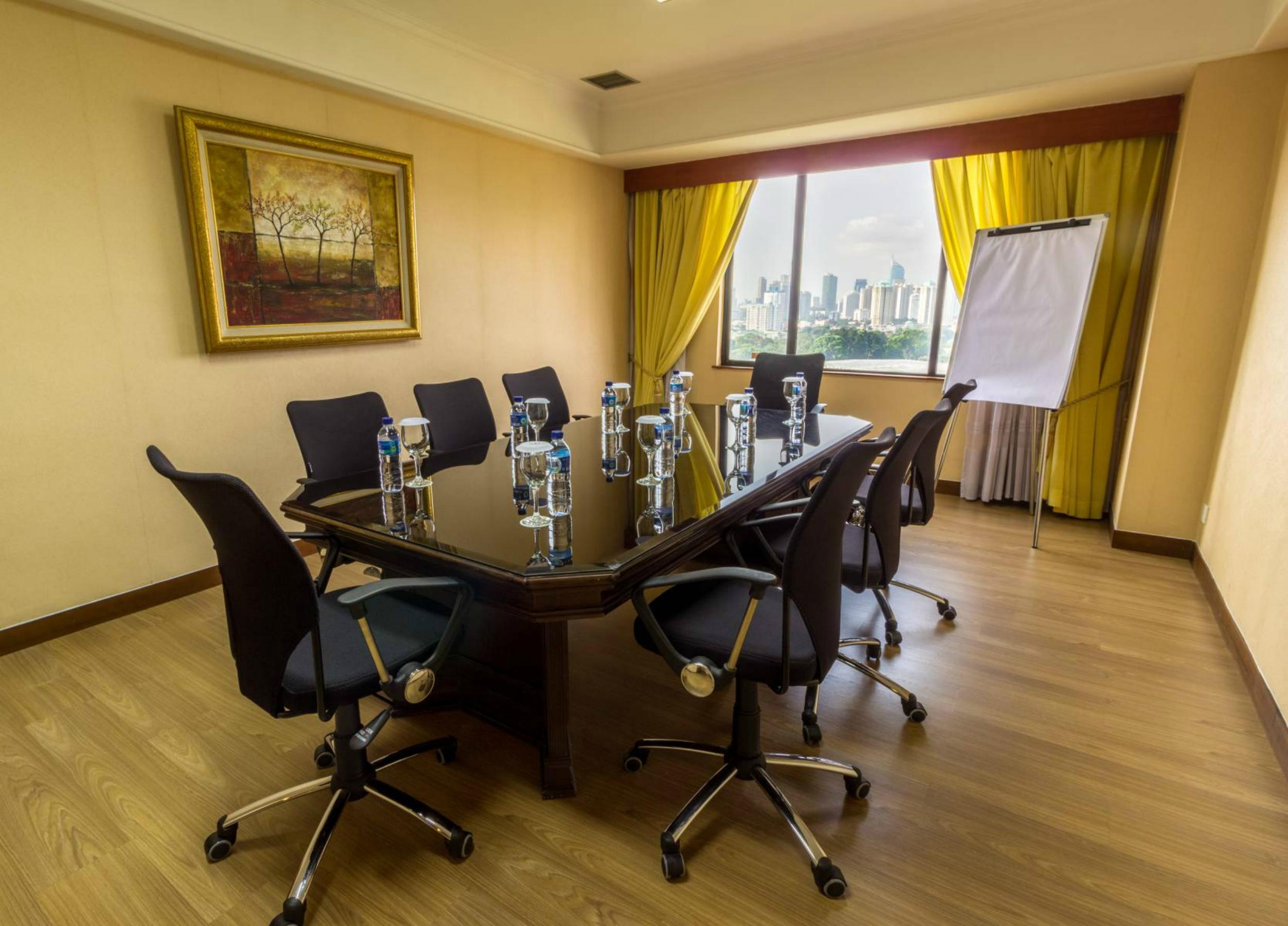 Artotel Gelora Senayan 4*